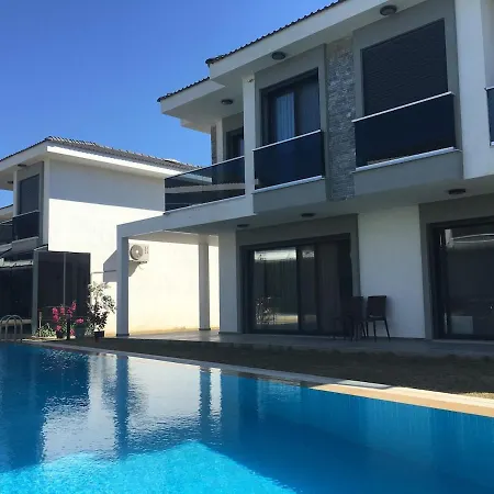Luxury With Pool For Rent In Izmir Cesme