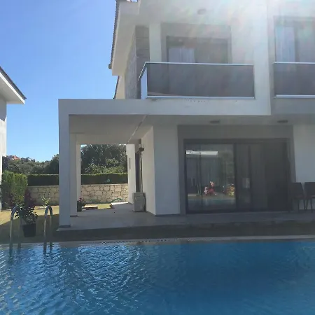 Luxury With Pool For Rent In Izmir Cesme